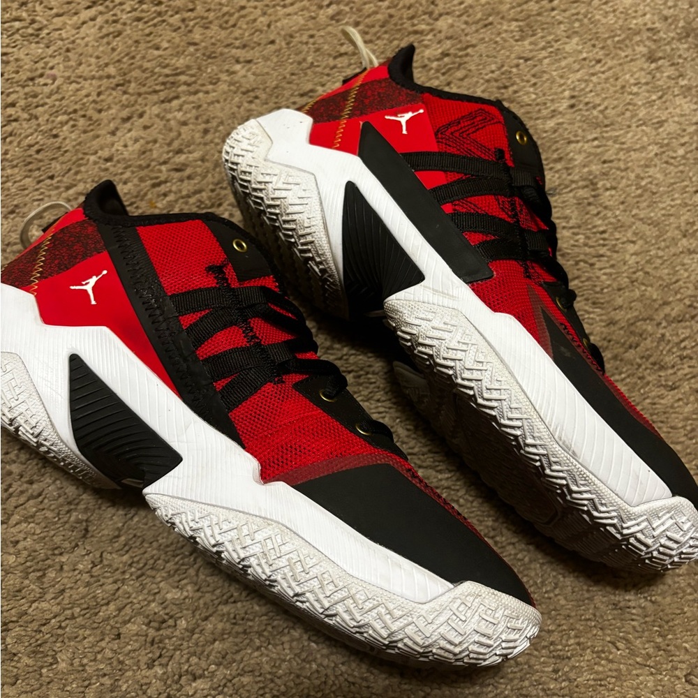 Jordan Men's Red and Black Athletic Shoes